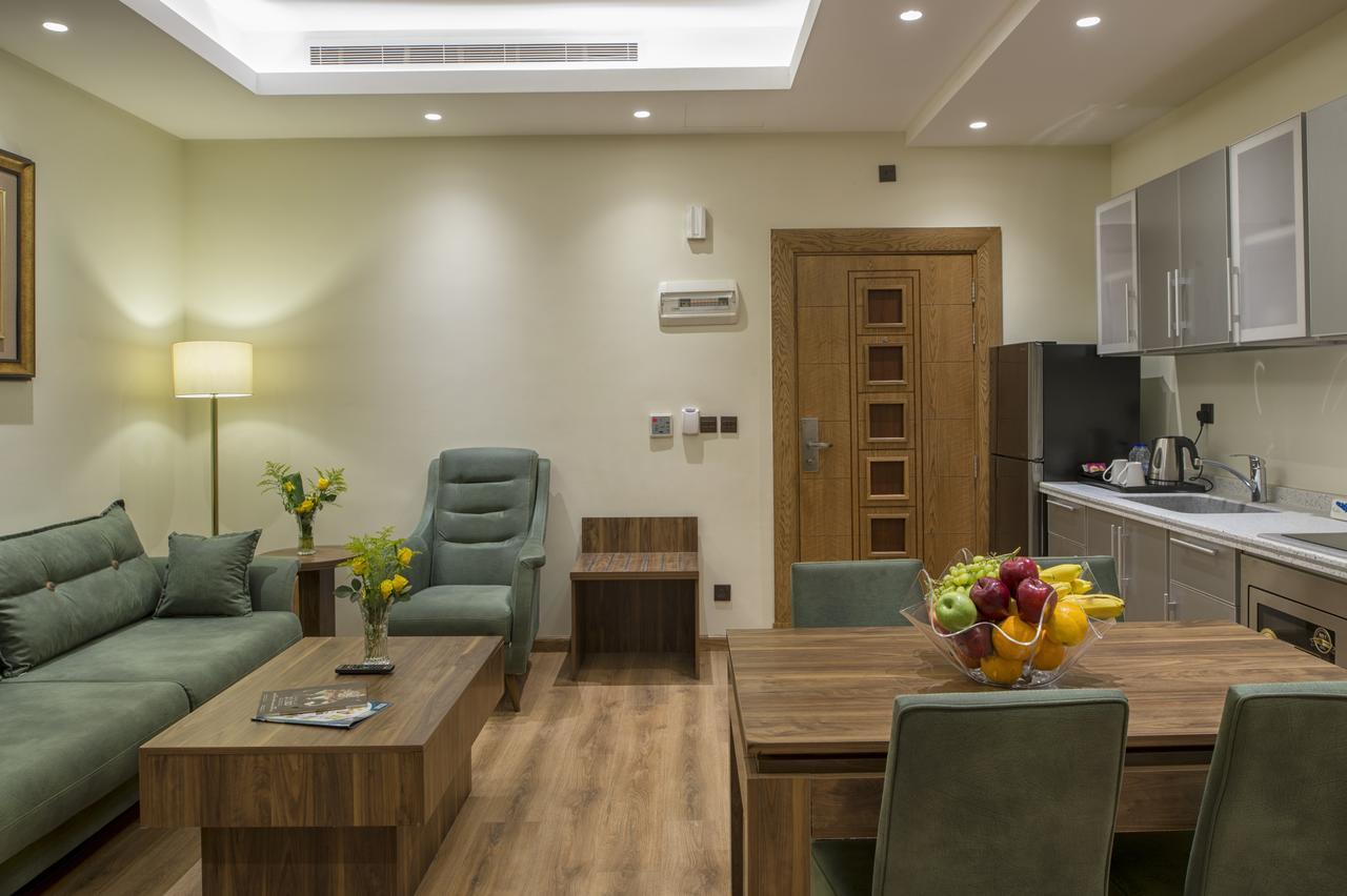 Classical Hotel Suites Джеда Екстериор снимка