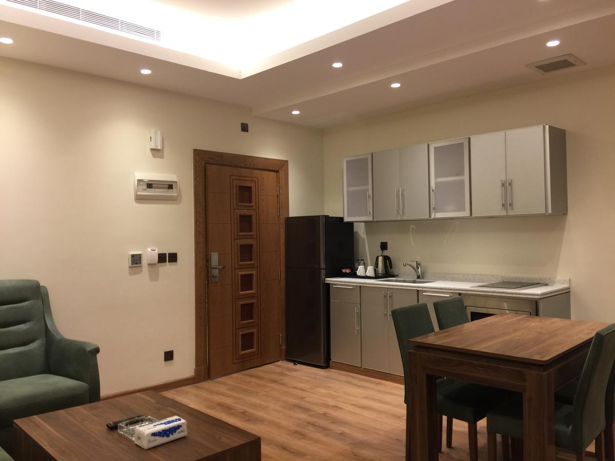Classical Hotel Suites Джеда Екстериор снимка